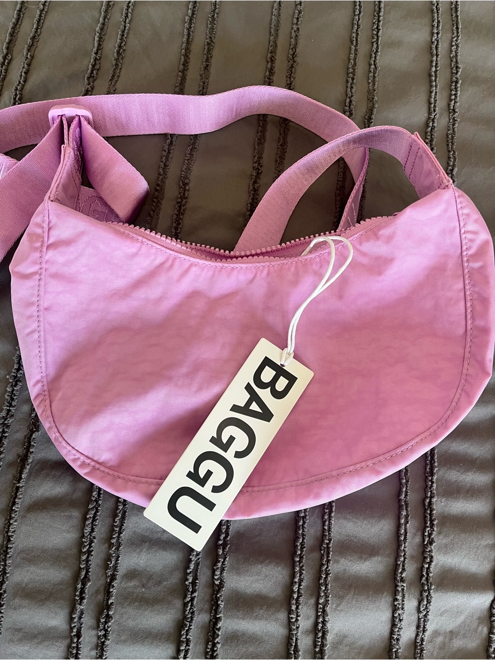 BAGGU Peony Small Crescent Bag - Picture 10 of 11